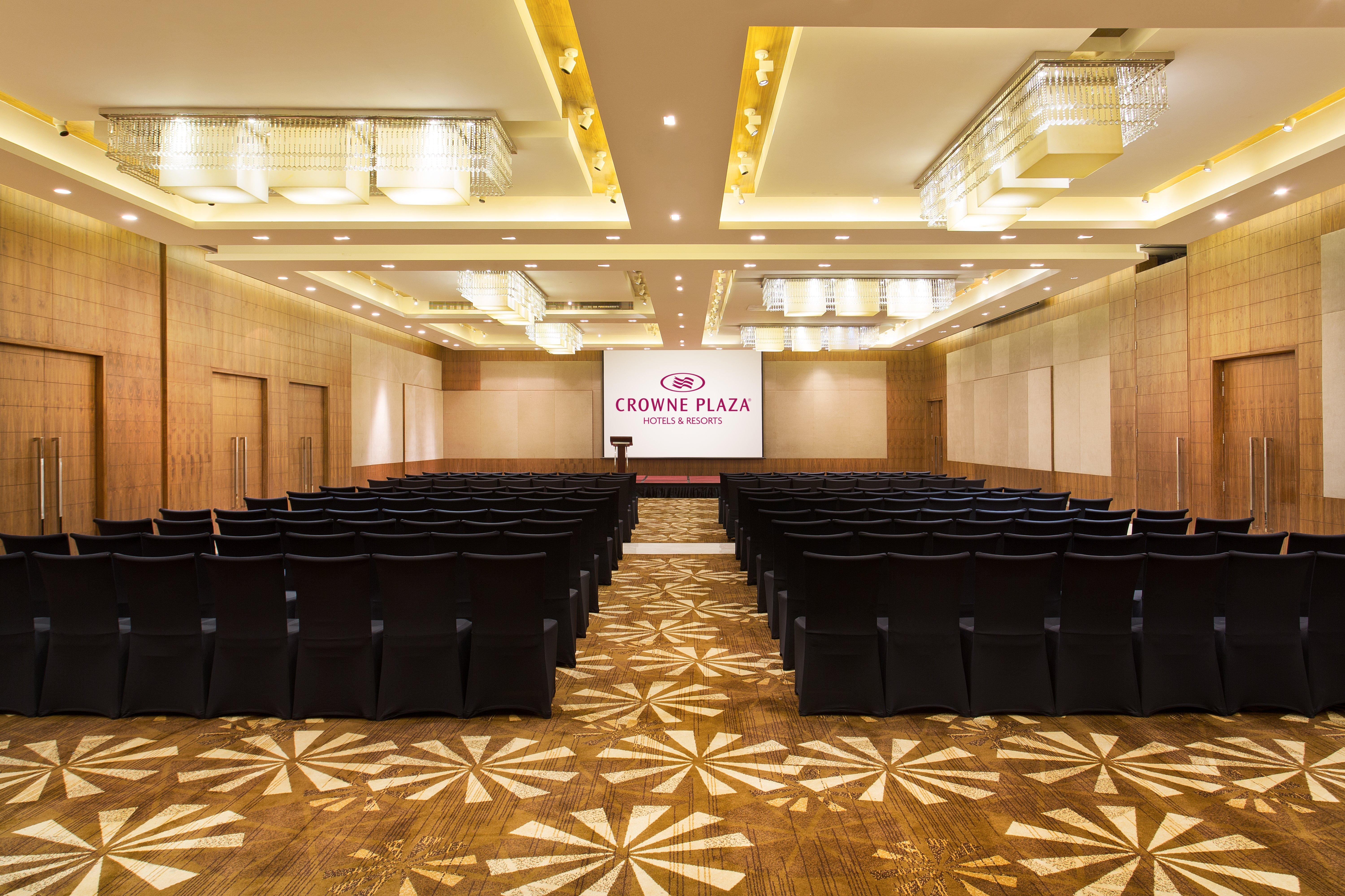Crowne Plaza By Ihg 5*