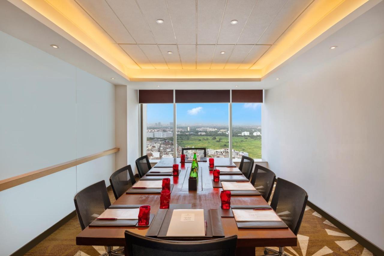 Crowne Plaza By Ihg 5*