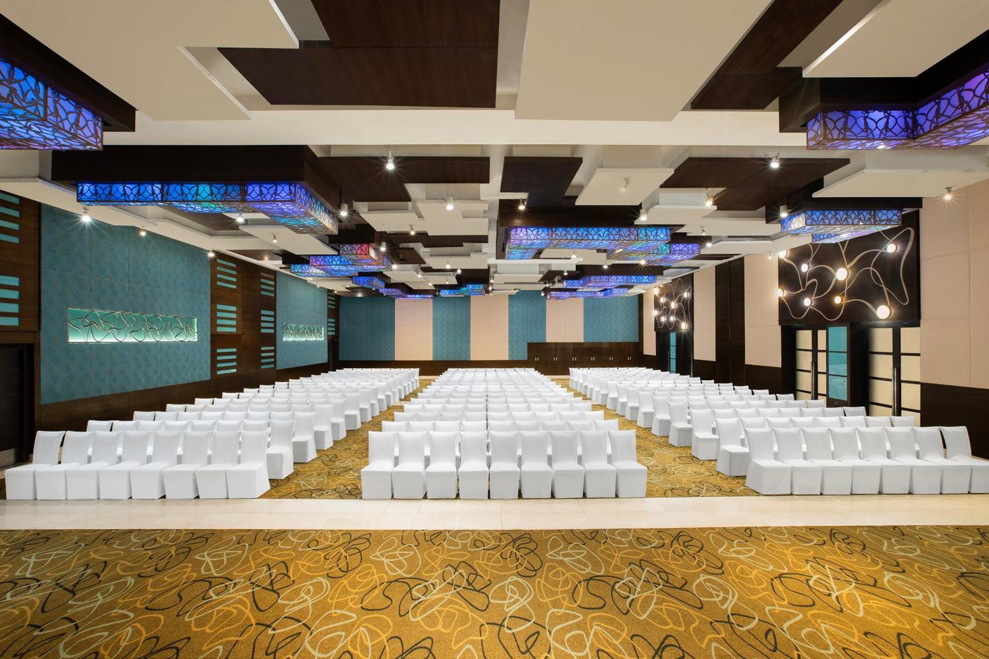 Crowne Plaza By Ihg Hotel 5*